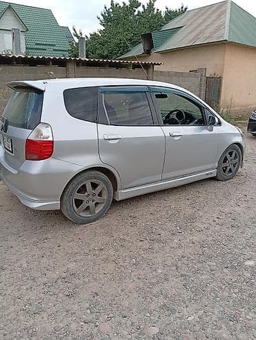 rf 2: Honda Fit: 2002 г., 1.5 л, Вариатор, Бензин, Седан — 6