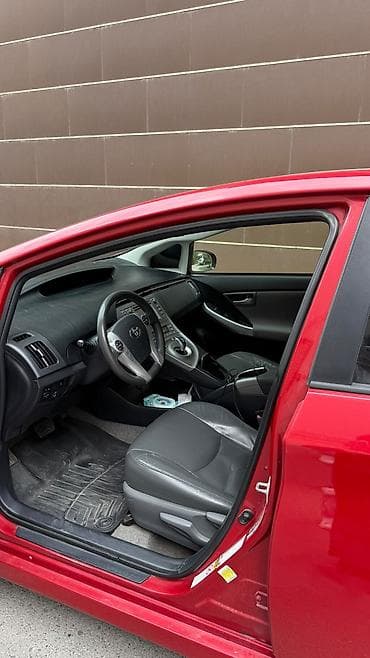 вольво спойлер: Toyota Prius: 2013 г., 1.8 л, Вариатор, Гибрид, Лифтбек — 5