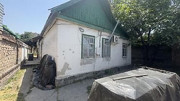 Продаётся участок с домом в тихом, обжитом районе. Район