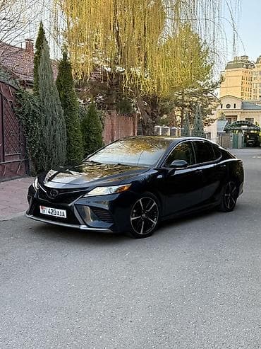 mersedes e320: Toyota Camry: 2018 г., 2.5 л, Автомат, Бензин, Седан — 1