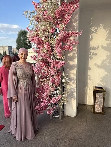 Личные вещи: Вечерние платья – 3 модели все платья одевались один раз 1) Платье в — 1