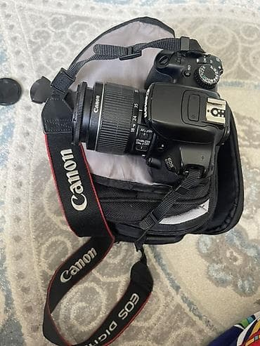 Зеркальная камера Canon EOS 650D с объективом Canon EF‑S 18–55mm