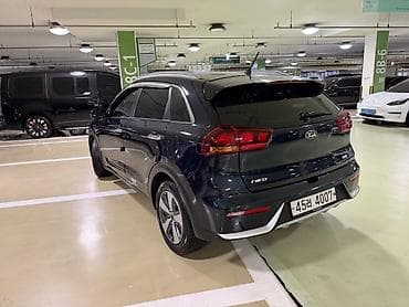 себе: Kia Niro: 2017 г., 1.6 л, Автомат, Гибрид, Кроссовер — 4
