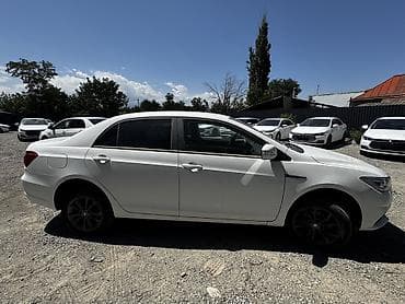 прикурит машину: BYD Qin: 2023 г., Седан — 5