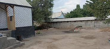 Үйлөр: Достуктан уй сатылат Кут конушуна жакын уй чон полтора этаж участок 5 — 6