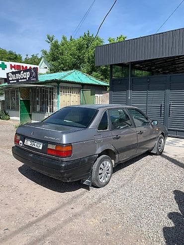 Volkswagen Passat: 1990 г., 1.8 л, Кол менен иштөөчү, Бензин, Седан — 4