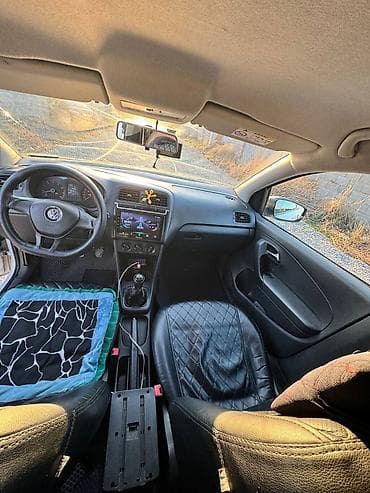 Продажа авто: Volkswagen Polo: 2015 г., 1.6 л, Механика, Бензин, Седан — 4