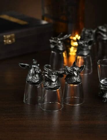 из серебра: • Набор : Кувшин и рюмки в чемодане. • Чемодан(экокожа имитация — 9