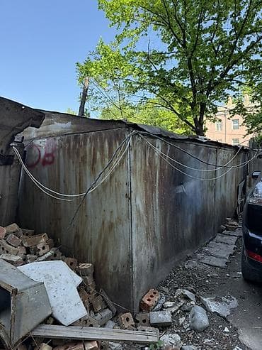 Паркинги: 15 м², Металлический — 2