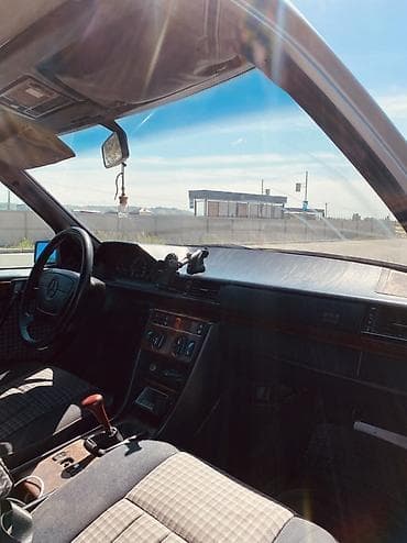 mazda demio1: Mercedes-Benz W124: 1994 г., 2.2 л, Ручные, Бензин, Универсал — 9