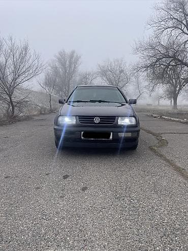 кия автомобили: Volkswagen Vento: 1993 г., 1.8 л, Механика — 3