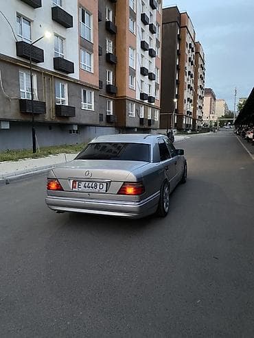 Mercedes-Benz W124: 1993 г., 3.2 л, Автомат, Бензин, Седан — 8