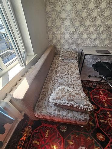 Оборудование для бизнеса: Раскладной диван двумя подушками. Особенности: - Компактная форма — 1