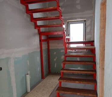 айнек буу: Темир тепкич Жеке менчик үй үчүн, Тепкичтин формасы: Г-сымал, Стиль: Классикалык — 7