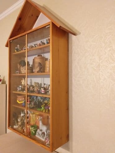 полка домик: Продаю деревянную навесную полку в виде домика (внутренние полки — 2