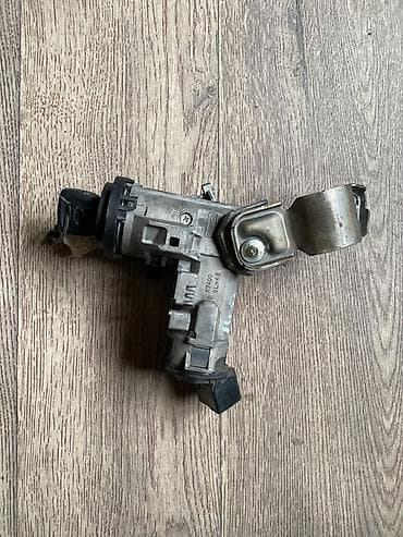 Замок зажигания Mazda Demio DE3FS ZJ, 2007 г. - Оригинальный узел с at lalafo.kg Замок зажигания Mazda Demio DE3FS ZJ, 2007 г. - Оригинальный узел с