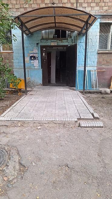 Недвижимость: 1 комната, 28 м², Хрущевка, 4 этаж, Старый ремонт — 8