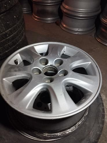 Литые Диски R 15 Toyota, 1 шт, отверстий - 5, Б/у at lalafo.kg Литые Диски R 15 Toyota, 1 шт, отверстий - 5, Б/у