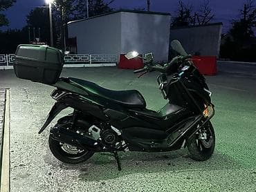 Скутеры: Макси-скутер Yamaha, 200 куб. см, Бензин — 3