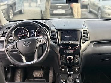 авто в такси: Ssangyong Tivoli: 2019 г., 1.6 л, Автомат, Бензин, Кроссовер — 8