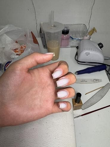миндом: 💅 Маникюр с покрытием — 300 сом ✨ Наращивание ногтей — 500 сом — 3