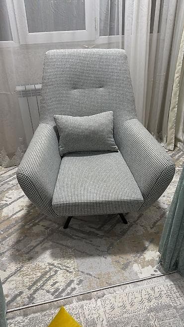 Кресло с подушкой, современный дизайн - Тип: мягкое кресло на at lalafo.kg Кресло с подушкой, современный дизайн - Тип: мягкое кресло на