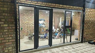 установщик дверь: Деревянное окно на заказ, Тип окна: Витражные, Платная установка, Без рассрочки — 1