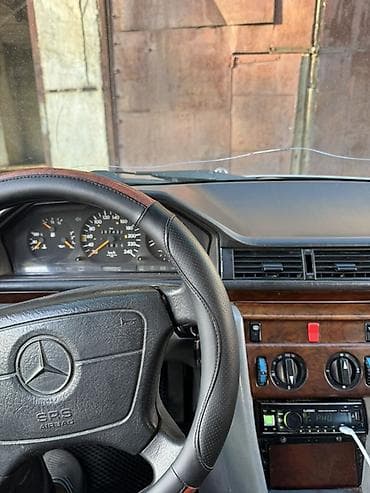 Продажа авто: Mercedes-Benz W124: 1993 г., 2.2 л, Механика, Бензин, Седан — 7