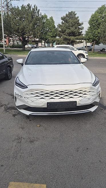 mers 211: Kia K8: 2021 г., Седан — 5