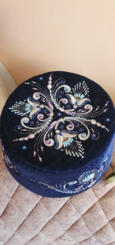 Тюбетейка мужская
Ручная работа
Размер 58
Цвет темно синий 
4000 сом