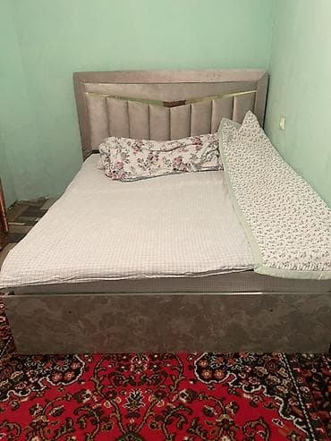 Две кровати для спальни/детской: 1) Двуспальная кровать с мягким