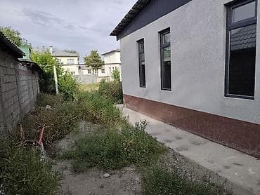 Продается нежилое помещение с приусадебной территорией на первой линии