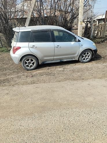 Toyota Ist: 2002 г., Хэтчбэк