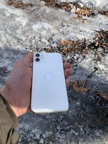 IPhone 11, Новый, 128 ГБ, Белый, Чехол, 75 %