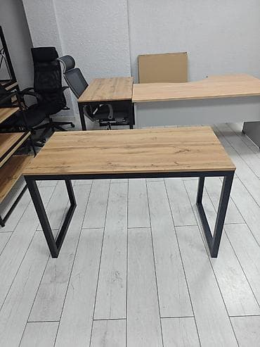 4 штуки, каждая по 2500, письменный/компьютерный стол в современном at lalafo.kg 4 штуки, каждая по 2500, письменный/компьютерный стол в современном