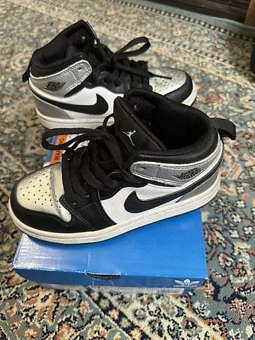 обувь жордан: Детские кроссовки Jordan 1 Mid (модель CU0449‑001), размер US 13C (UK — 2