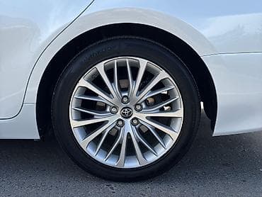 avalon 2017: Toyota Camry: 2018 г., 2.5 л, Вариатор, Гибрид, Седан — 5