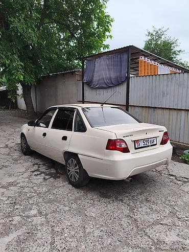 Унаа: Daewoo Nexia: 2010 г., 1.6 л, Кол менен иштөөчү, Бензин, Седан — 4