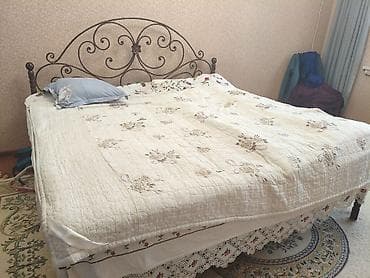 Столдор: Пара кованых журнальных столиков с стеклянными столешницами. размеры — 5