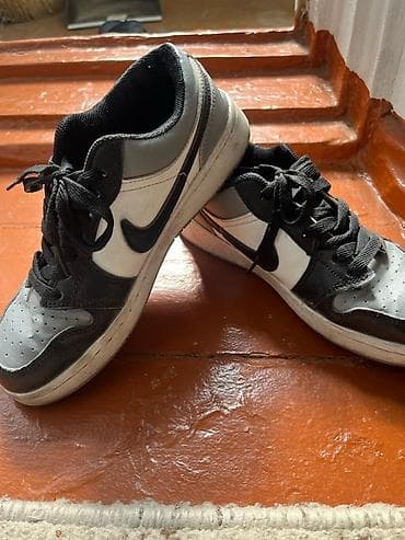 Кроссовки низкие, классический силуэт в стиле скейт/баскет. Расцветка