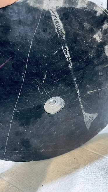 На фотографии представлено круглое основание для напольной вешалки или — 2