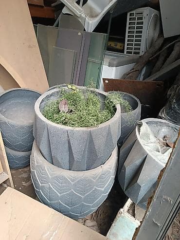 горшки кашпо: Уличные бетонированные кашпо/вазоны для растений, плюс растение к ним — 4