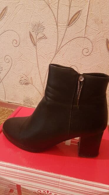 Продаю б/у Деми сапоги женс.Сост.отл