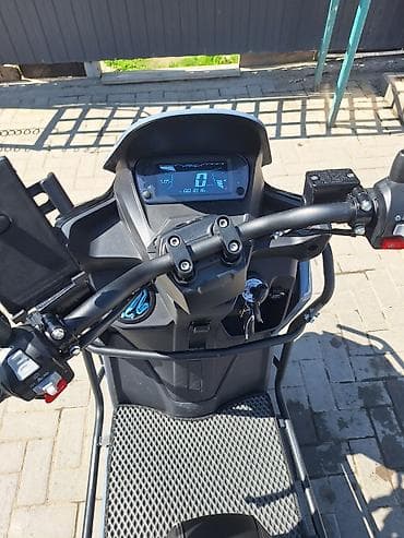 Макси-скутер 200 куб. см, Бензин, Новый