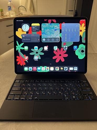 куплю клавиатуру: Планшет, Apple, 12" - 13", Wi-Fi, Классический цвет - Серый — 1