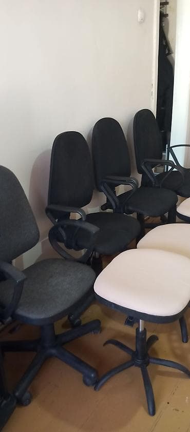 Столы: Офисное кресло, Б/у, С колесиками, Самовывоз — 1