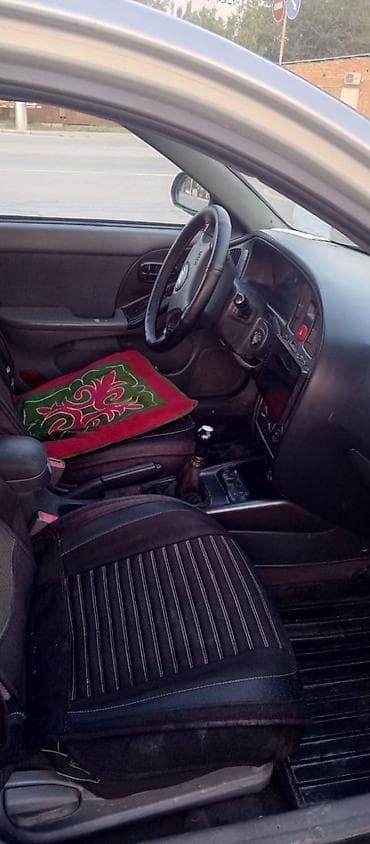 hundai: Hyundai Elantra: 2005 г., 1.6 л, Механика, Лифтбек — 3