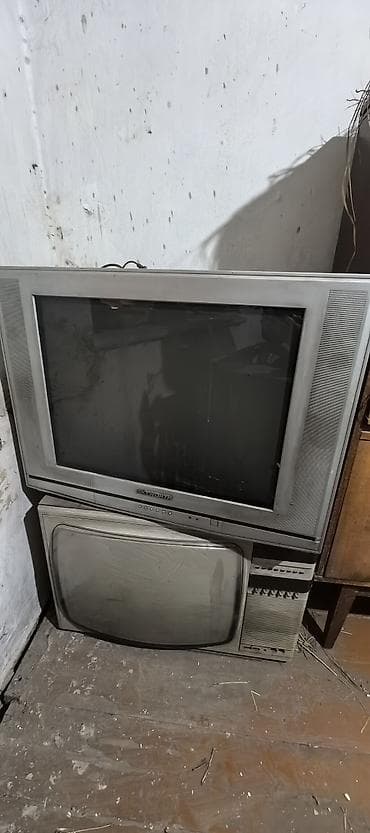 Предлагаются к продаже два телевизора, выполненные в классическом