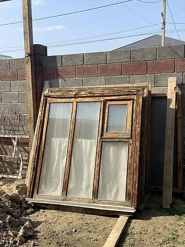 Деревянный оконный блок с форточкой - Материал: массив дерева. -