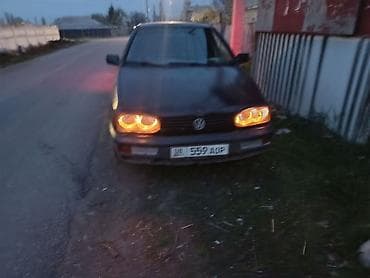 Volkswagen Golf: 1993 г., 1.6 л, Механика, Бензин, Хэтчбэк